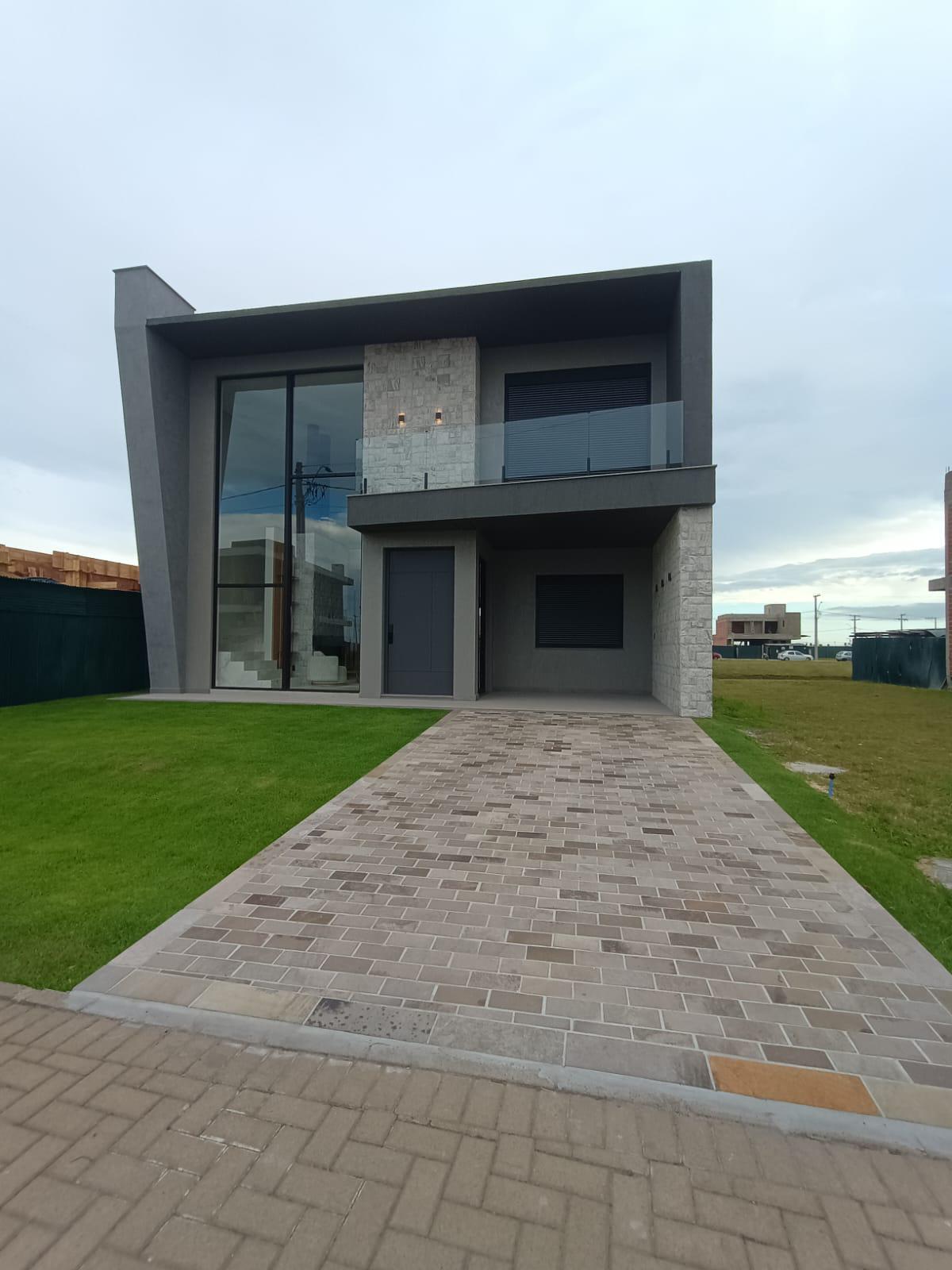 Casa 4 Dormitórios